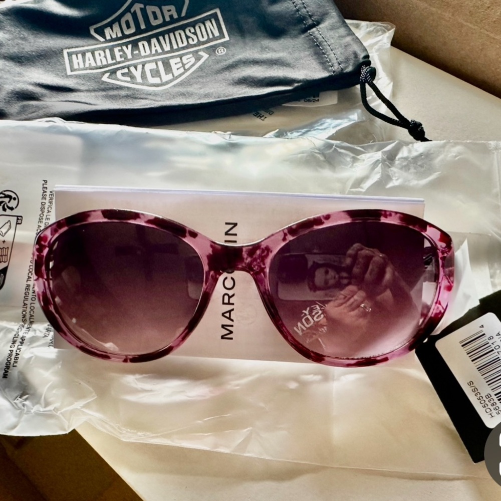 Women’s Harley Davidson Sunglasses NWT BEAUTIFUL PAIR IN purple.